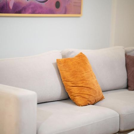 Center Tirana Liv Apartment Bagian luar foto