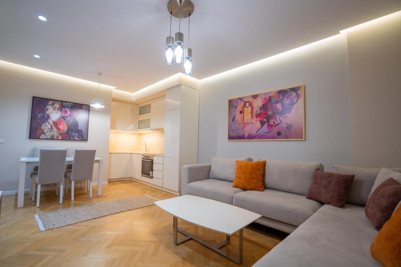 Center Tirana Liv Apartment Bagian luar foto