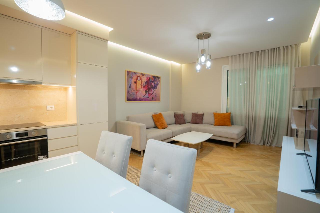 Center Tirana Liv Apartment Bagian luar foto