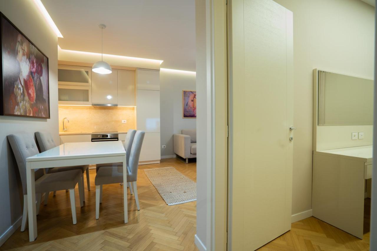 Center Tirana Liv Apartment Bagian luar foto