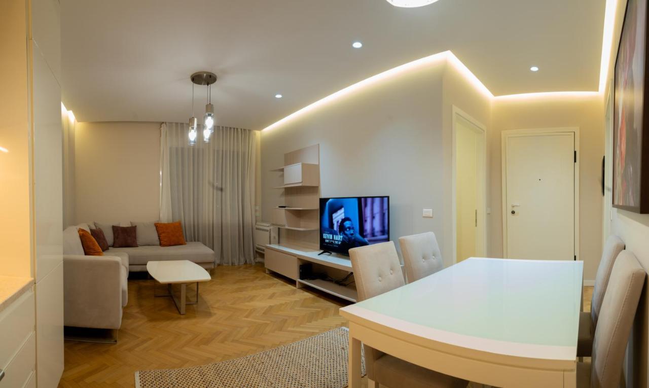 Center Tirana Liv Apartment Bagian luar foto