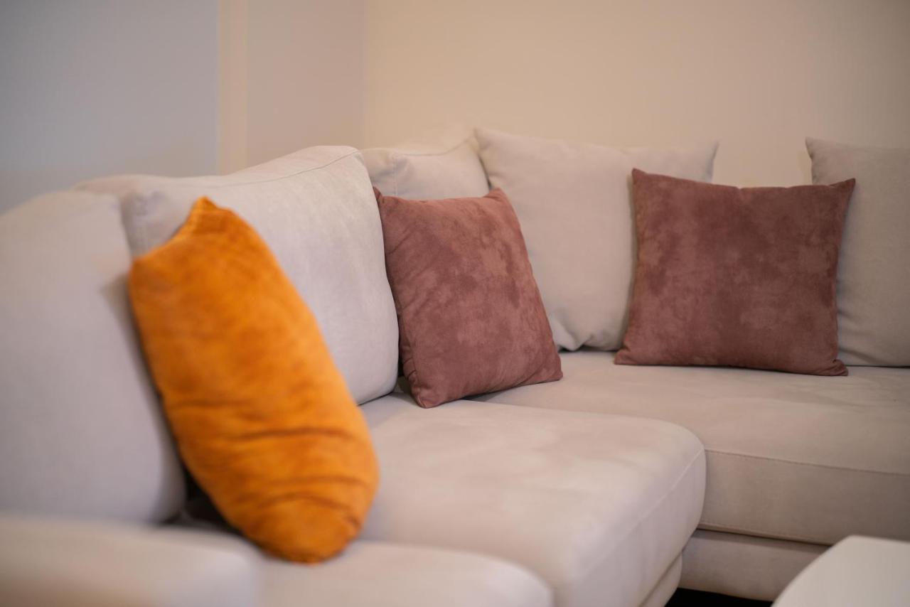 Center Tirana Liv Apartment Bagian luar foto