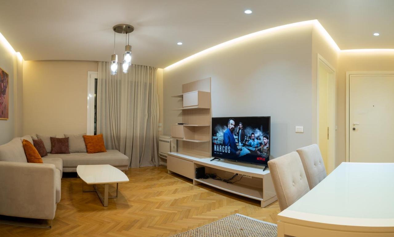Center Tirana Liv Apartment Bagian luar foto