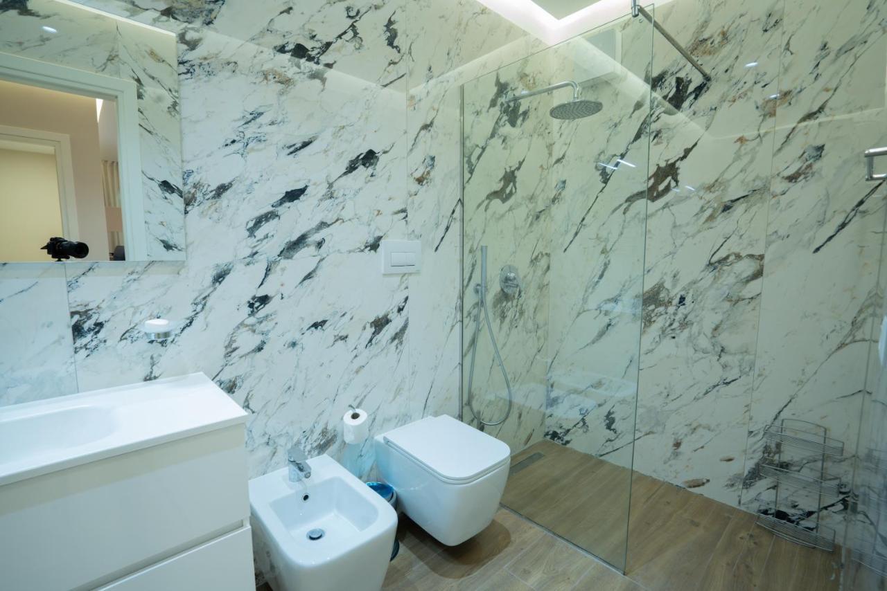 Center Tirana Liv Apartment Bagian luar foto